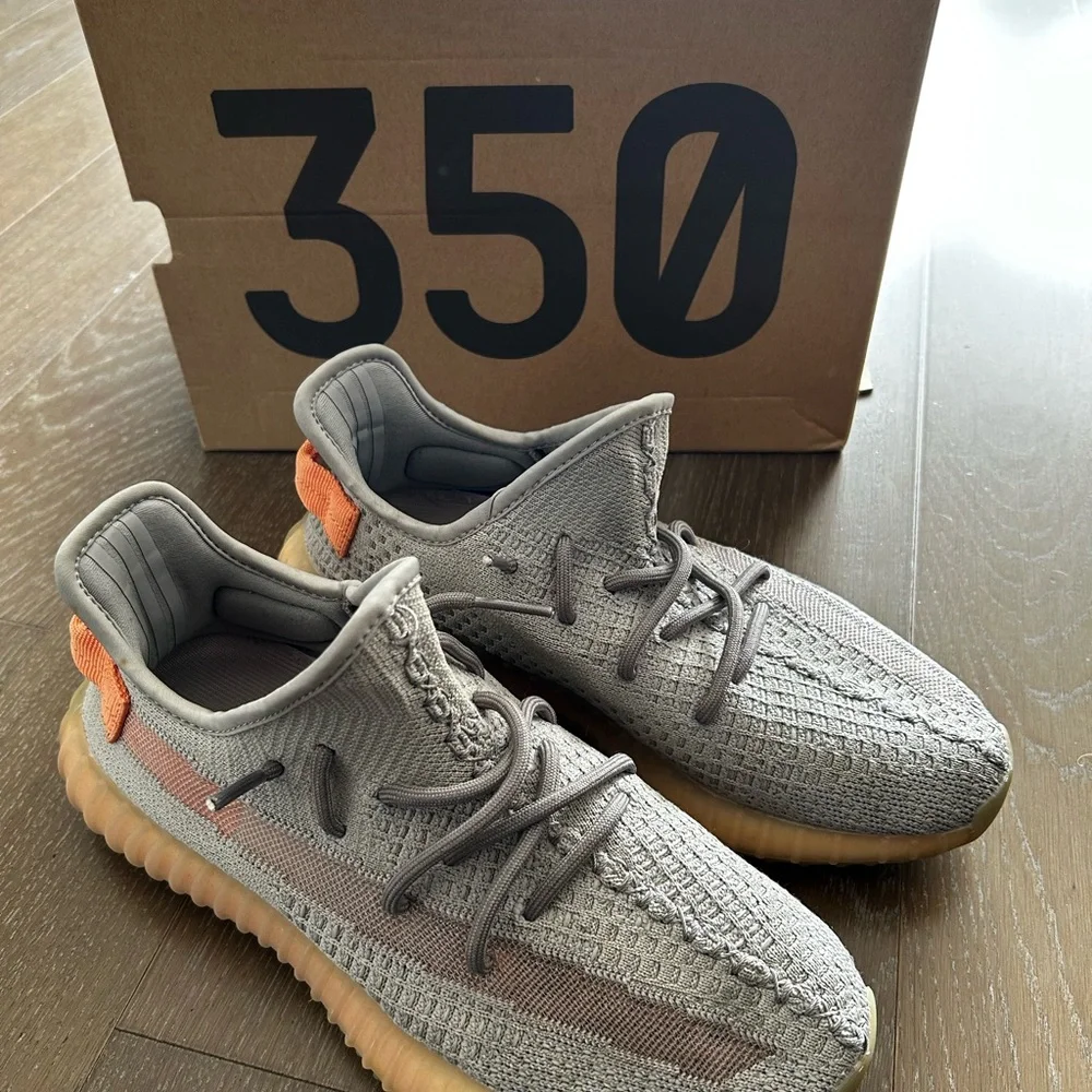 adidas Yeezy Boost 350 V2 - Picture 4 of 7